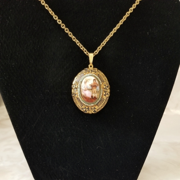 Jewelry - Antique Victorian Locket